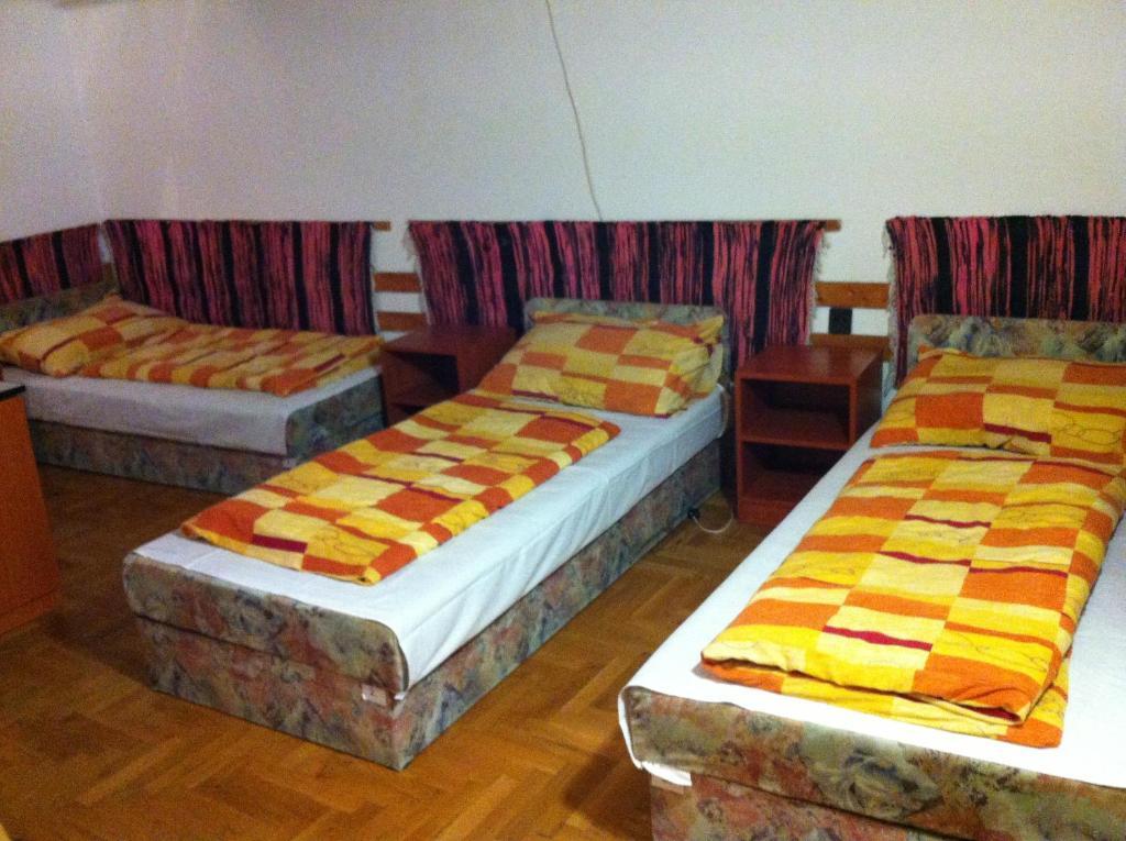 Season Hostel 2 Budapest Zimmer foto